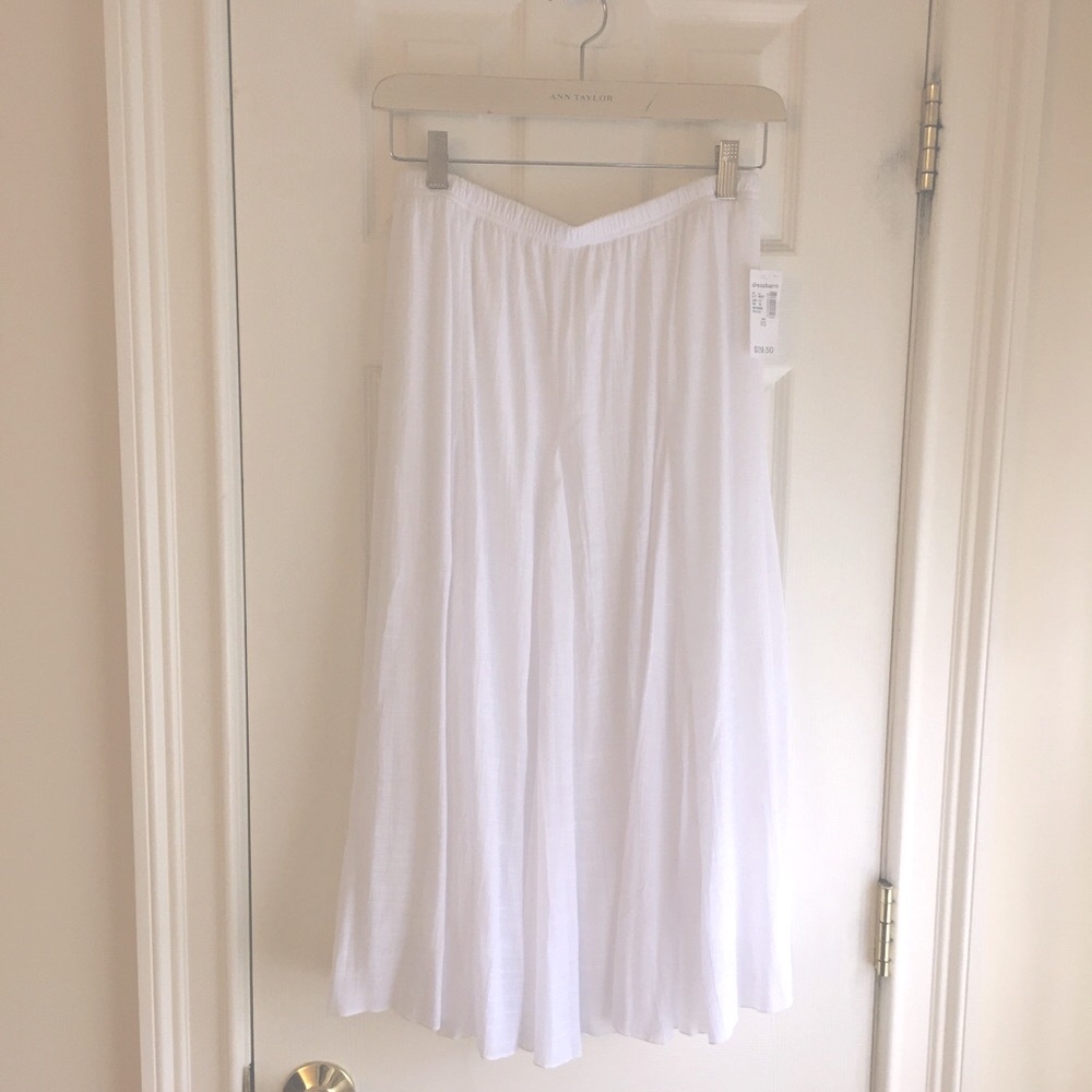 Westport NWT Beautiful White Summer Skirt